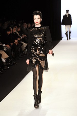 ユキコ ハナイ(Yukiko Hanai)、2010-2011年秋冬コレクション｜写真26