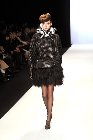 ユキコ ハナイ(Yukiko Hanai)、2010-2011年秋冬コレクション｜写真31