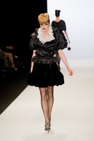 ユキコ ハナイ(Yukiko Hanai)、2010-2011年秋冬コレクション｜写真33