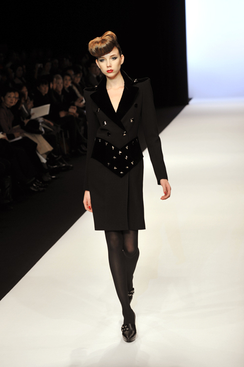 Yukiko　Hanaiゴージャス黒のジャケット YukikoHanaiゴージャス黒のジャケット