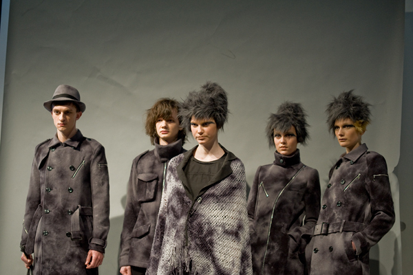 レスザン* 2010-11年秋冬 ウィメンズ&メンズ コレクション