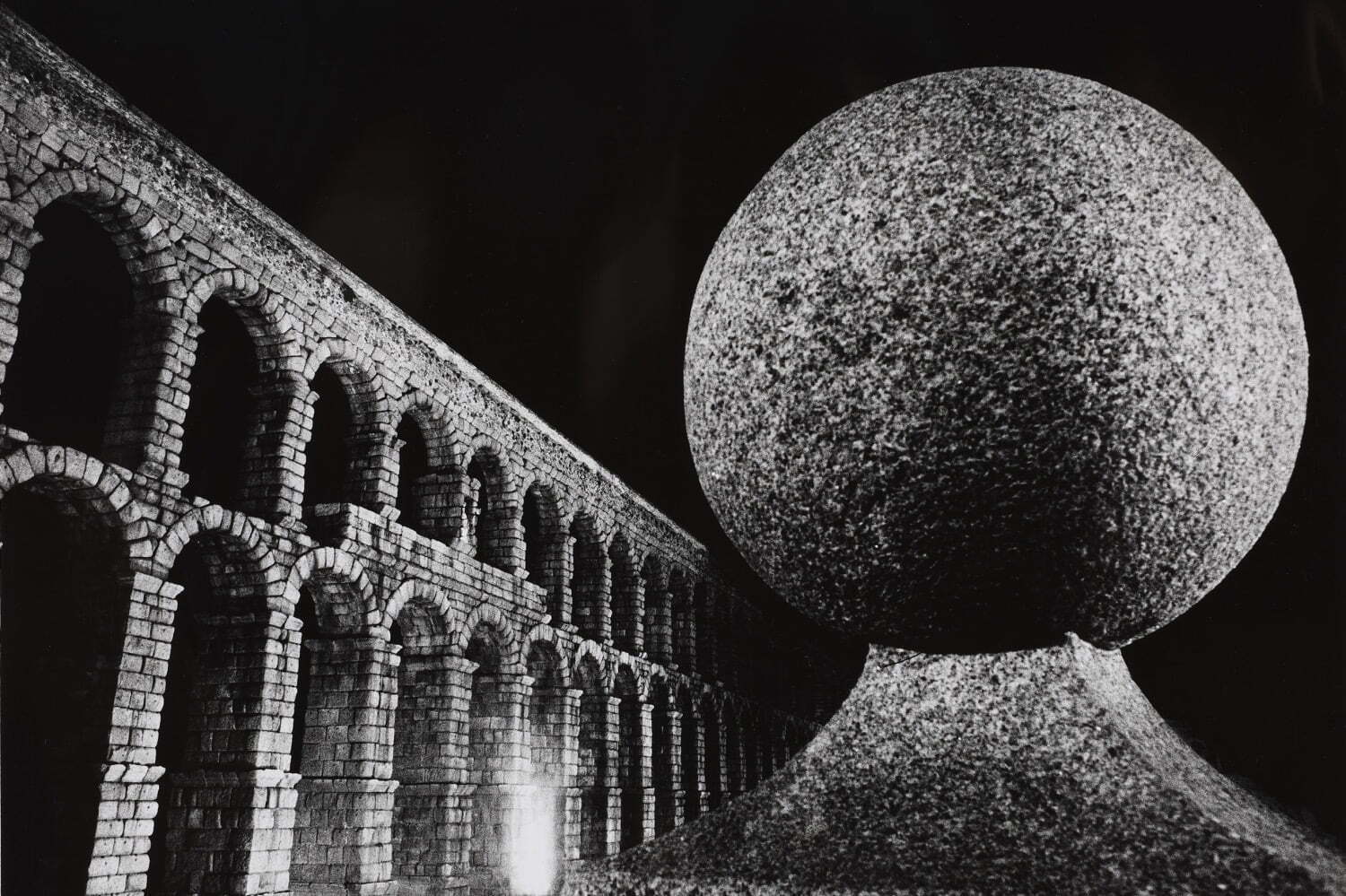 島根県立美術館のコレクション展 - 奈良原一高と勝井三雄、写真とデザインの新収蔵品を紹介