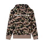 アー・ペー・セー×ベイプ、ロゴ入りキャスケット＆ウォッシュド加工デニムパンツなど｜写真1