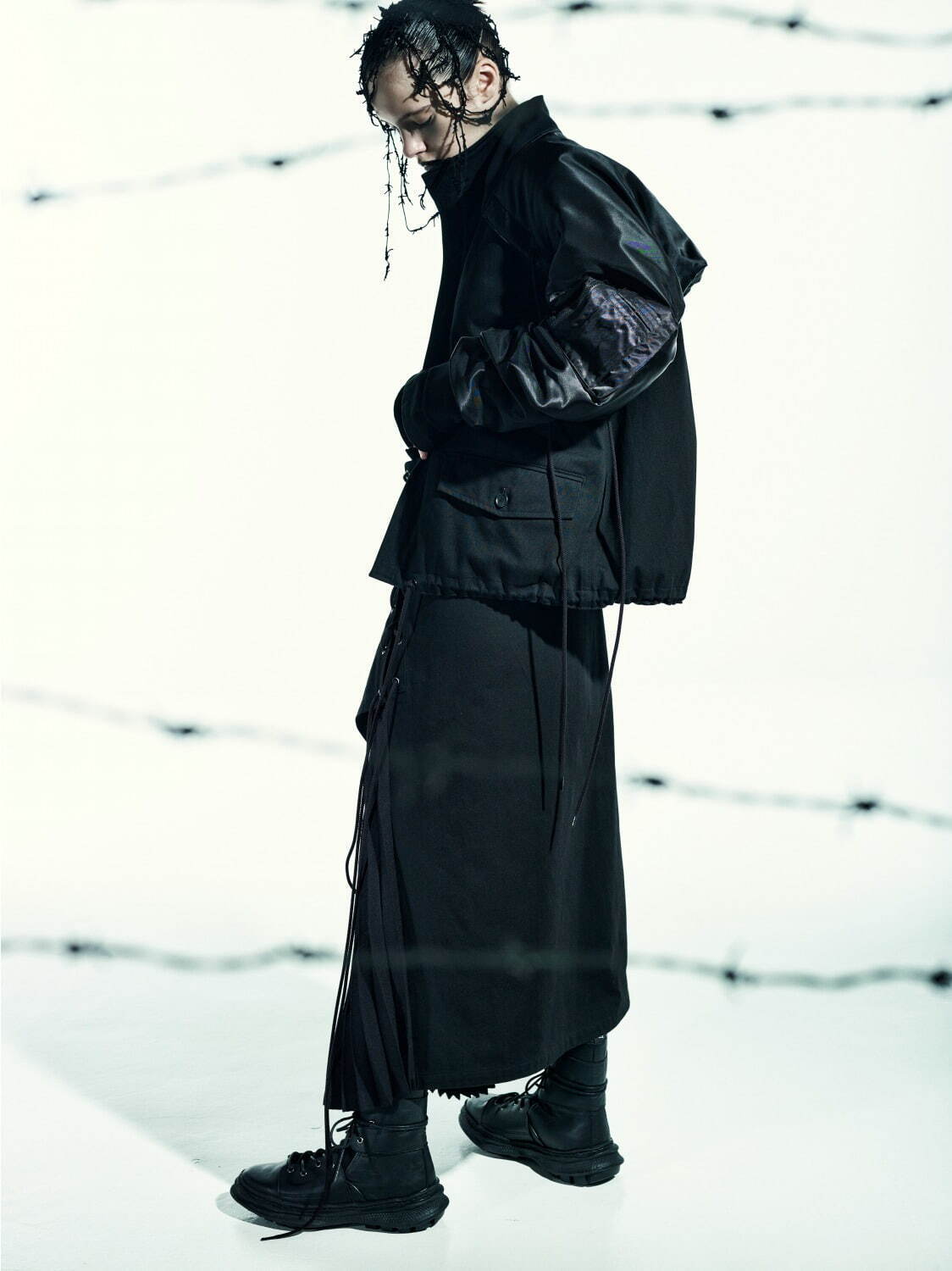 リミ フゥ新作“ドローコード”を配した黒染めデニムジャケット 