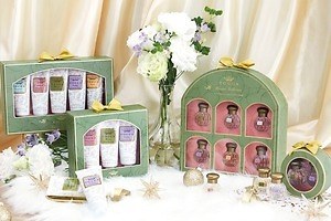 トッカ ビューティー22年クリスマスコフレ、人気オードパルファムやハンドクリームの豪華セット