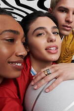 パンドラ×キース・ヘリング、“ハート”や“犬”の作品をモチーフにしたコラボジュエリー｜写真30