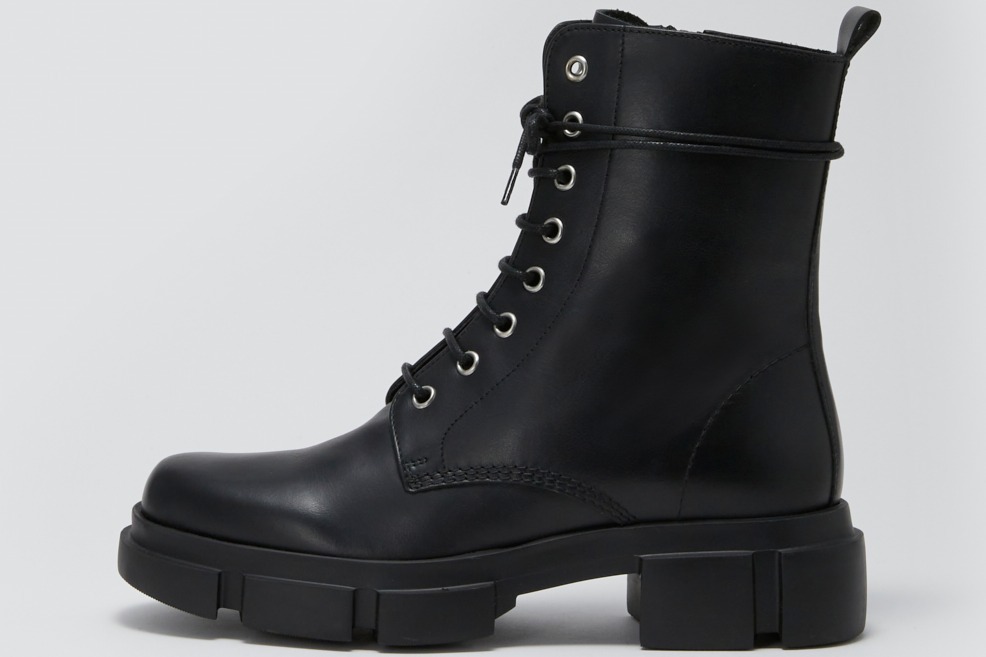 ペリーコ サニー22年秋冬シューズ、“ふわふわ”ファー付きスリッポンやコンバットブーツ