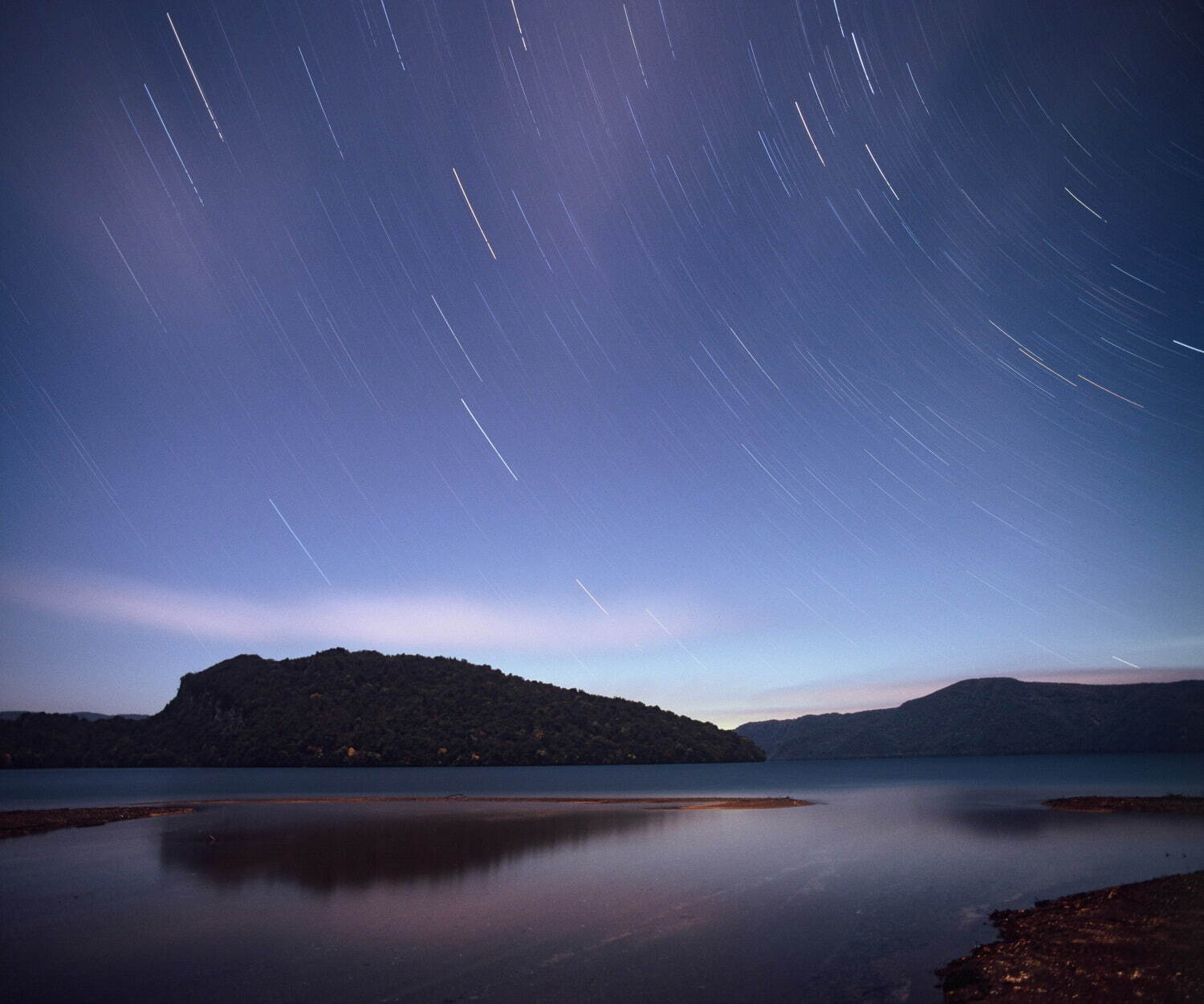 絶景イベント「十和田湖スカイランタン」青森で、月＆星々が輝く夜空にスカイランタンを打ち上げ｜写真2