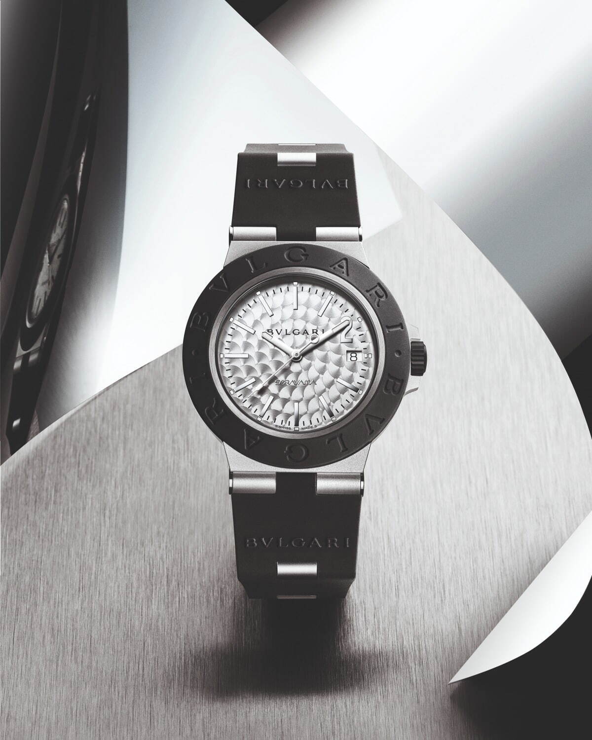 ブルガリ×空山基の限定腕時計 - “光の渦”が連なるダイヤル、1930～40年代の車や飛行機から着想｜写真1