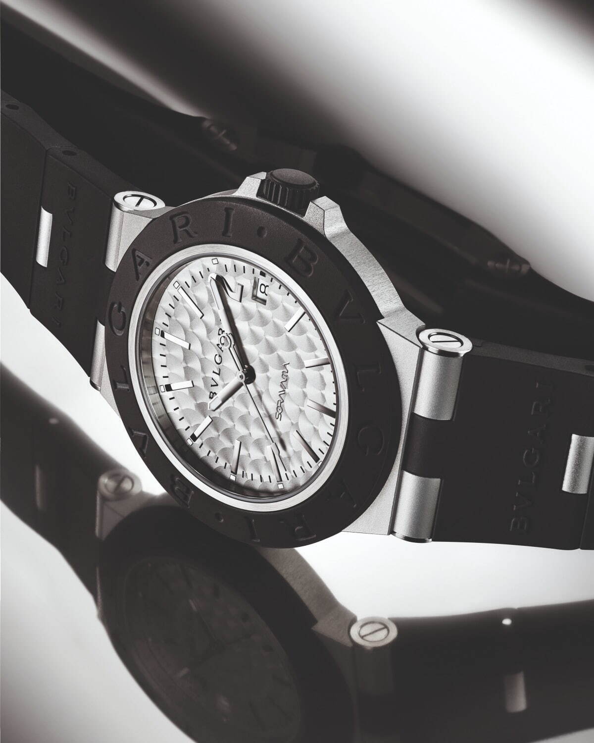 ブルガリ×空山基の限定腕時計 - “光の渦”が連なるダイヤル、1930～40年代の車や飛行機から着想｜写真4