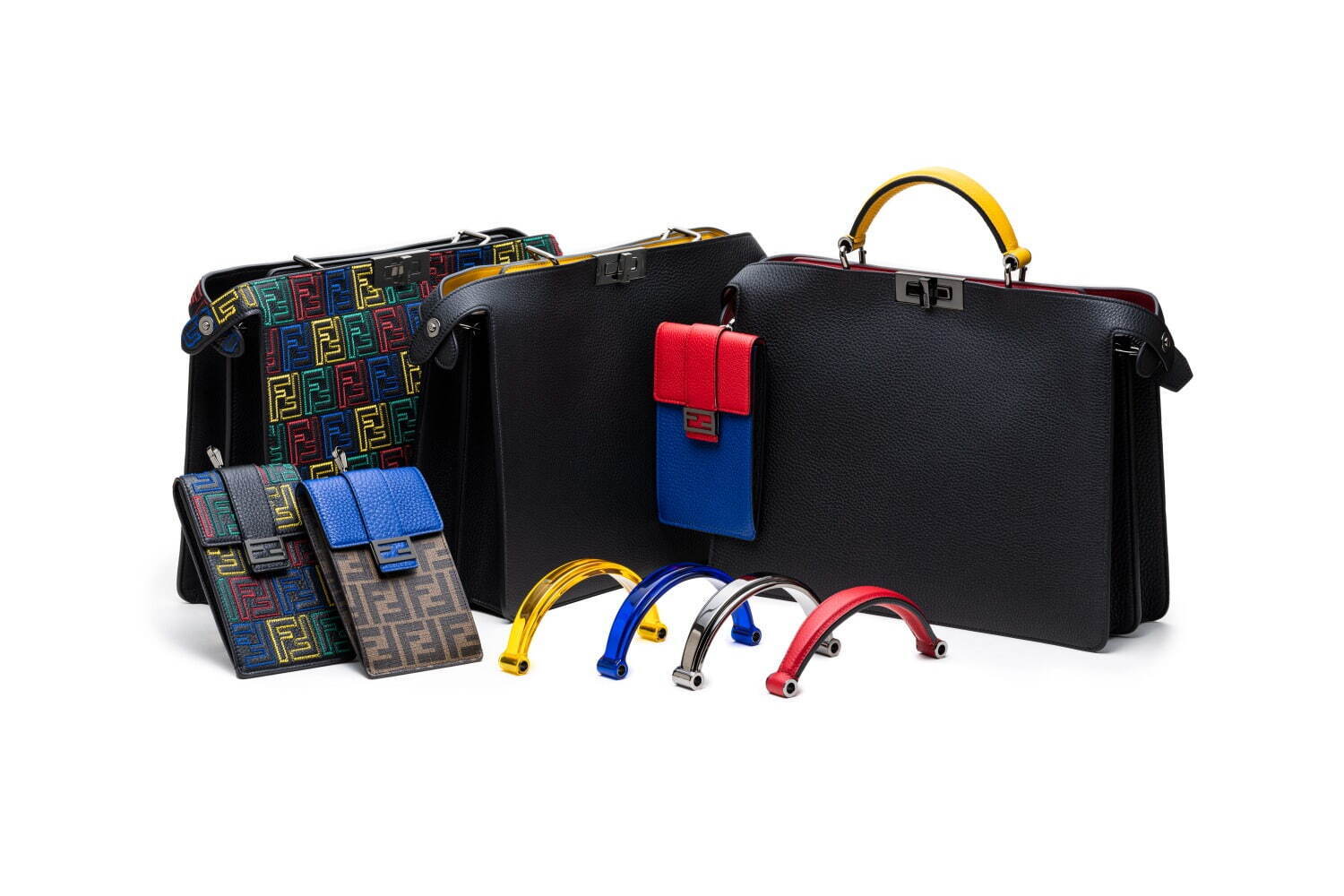 フェンディ(FENDI)の名品バッグ「ピーカブー」に“絶妙サイズ”が