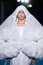 ユーシーエフ 2023年春夏コレクション - 軽やかなフォルムの変化｜写真2