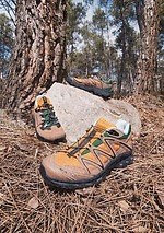 サロモンから直営店限定のシューズ3型、90年代のアウトドアギアを着想源に｜写真7