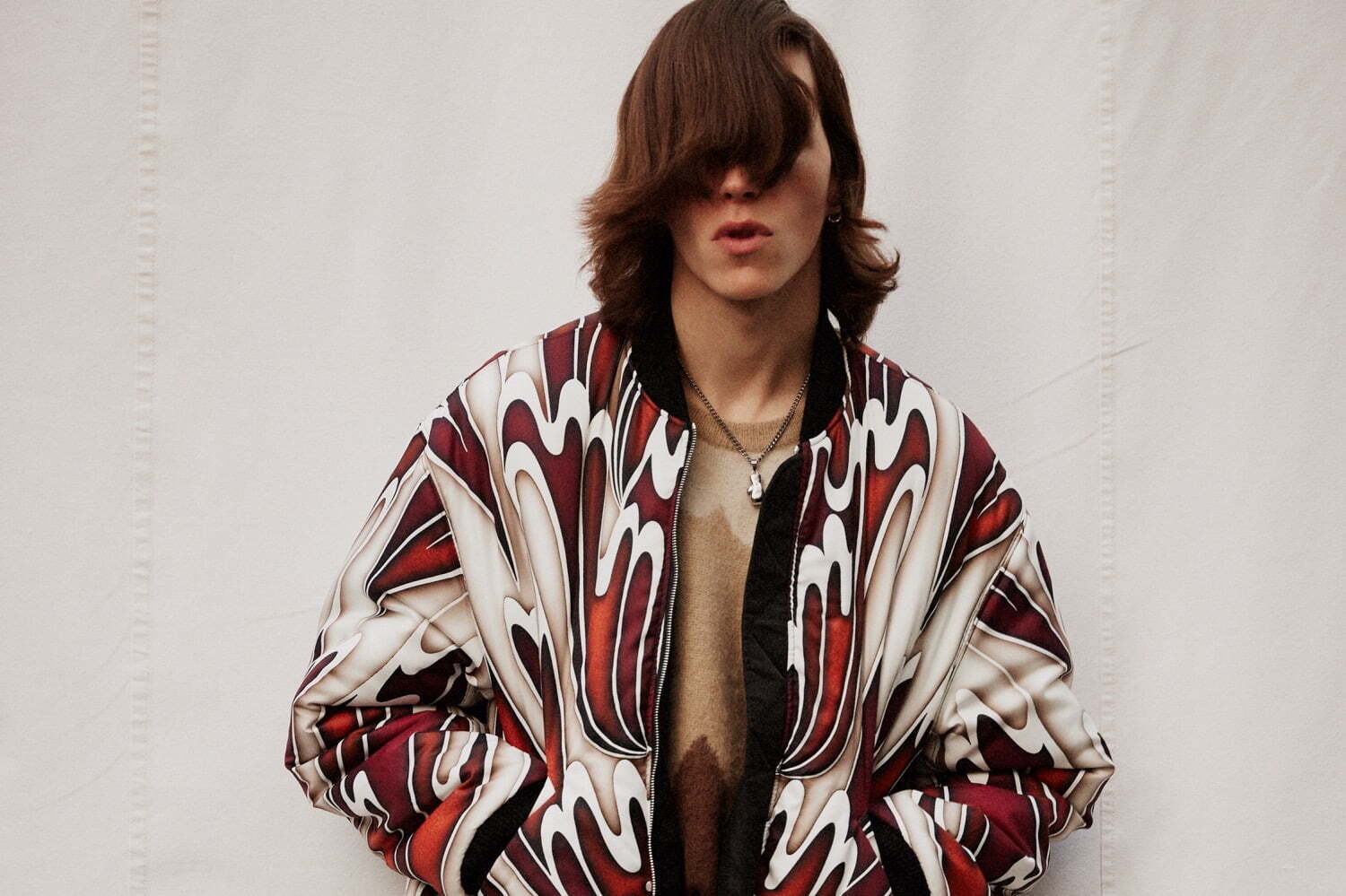 フォーサムワン、“牡丹の花”フレアパターンを表現したジャケットなど - アーティスト中村哲也とコラボ