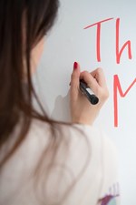 世界へ羽ばたく注目モデル「松岡モナ」が名古屋で写真展 - 北島明ら9人の写真家が撮りおろし｜写真24