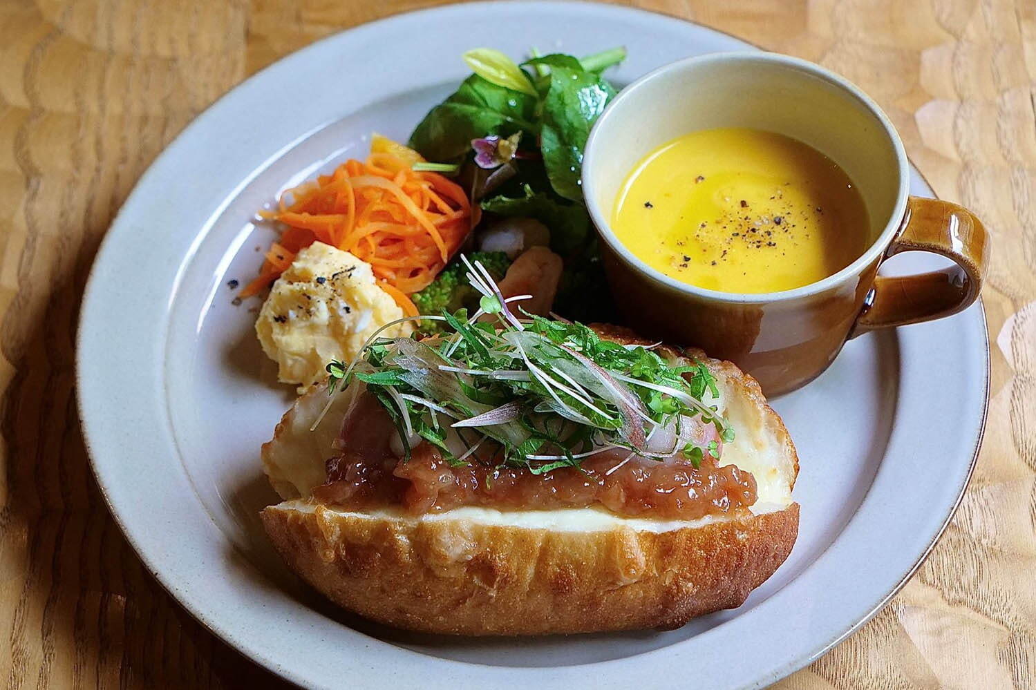 パンとエスプレッソと本日の: 2022年9月1日〜オープン