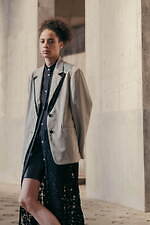 チノ 2023年春夏ウィメンズコレクション - マニッシュなピースに溶け込む“女性らしさ”｜写真3