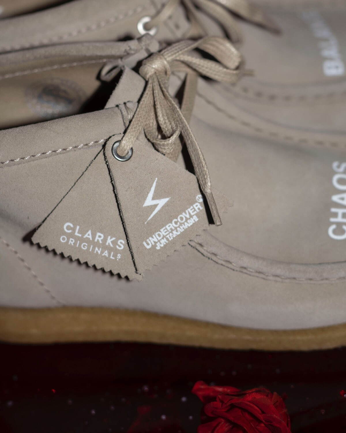 アンダーカバー(UNDERCOVER), クラークス(Clarks) ワラビー ブーツ｜写真2