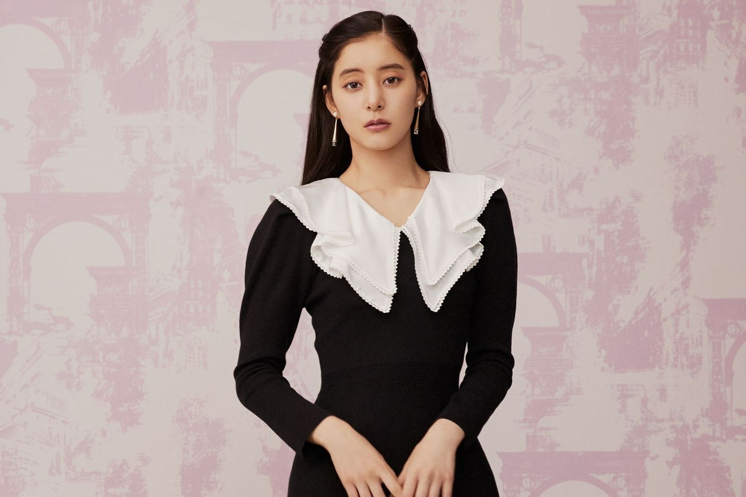 スナイデル22年秋ワンピース、繊細“レース襟”ニットドレスやジャケット風マーメイドワンピ