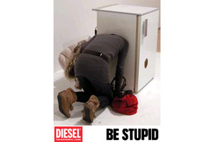 自分の写真がDIESELのメッセージとともに携帯待受FLASHに！