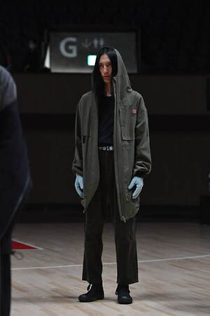 ゲンザイ 2023年春夏コレクション - ディストピアを生き抜く戦闘服｜写真18