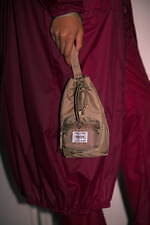 ハイク×キーンのコラボシューズ23年春夏発売、ポーターとの新作バッグも｜写真100