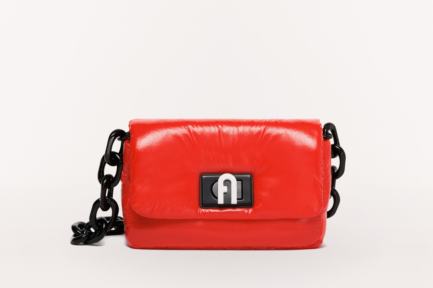 フルラ新作バッグ“ふかふか”ナイロン素材の軽量トート＆ショルダー、ポップなカラーで