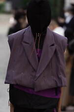 ミツル オカザキ 2023年春夏コレクション、夕陽に捧げるピースサイン｜写真4