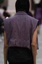 ミツル オカザキ 2023年春夏コレクション、夕陽に捧げるピースサイン｜写真5