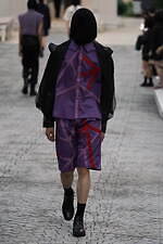 ミツル オカザキ 2023年春夏コレクション、夕陽に捧げるピースサイン｜写真6