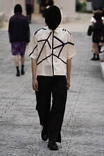 ミツル オカザキ 2023年春夏コレクション、夕陽に捧げるピースサイン｜写真8