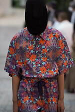 ミツル オカザキ 2023年春夏コレクション、夕陽に捧げるピースサイン｜写真24