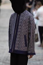 ミツル オカザキ 2023年春夏コレクション、夕陽に捧げるピースサイン｜写真30