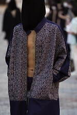 ミツル オカザキ 2023年春夏コレクション、夕陽に捧げるピースサイン｜写真33