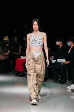 ベースマーク 2023年春夏コレクション、“広角レンズ”を覗き込んだ世界へ｜写真13