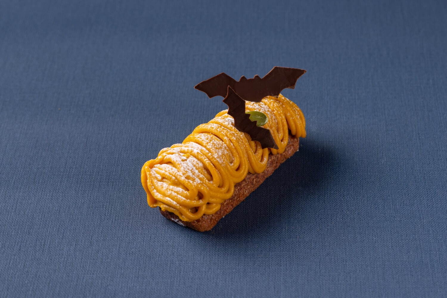 グランド ハイアット 東京のハロウィンスイーツ、“かぼちゃ”型パリブレスト＆紫芋モンブラン｜写真2