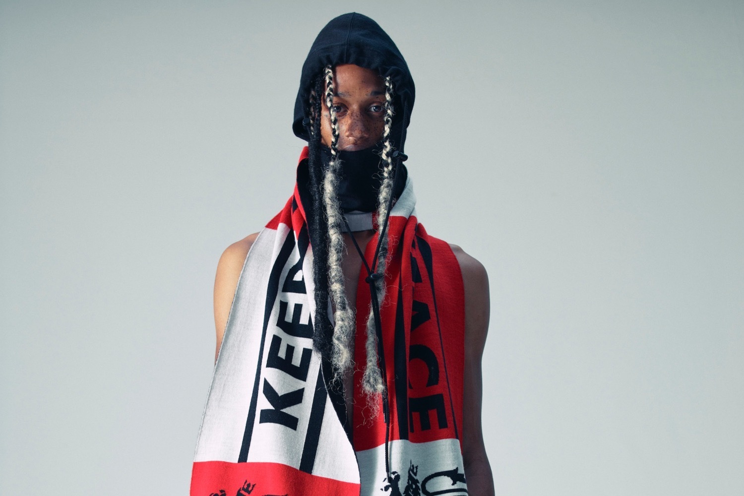 コグノーメン“フットボール”をテーマにしたスカーフ、名古屋のセレクトショップ「アンイーブン」で