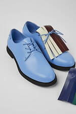 カンペール22年秋冬新作、”左右非対称”デザインのタッセルローファー＆厚底ヒールローファー｜写真12