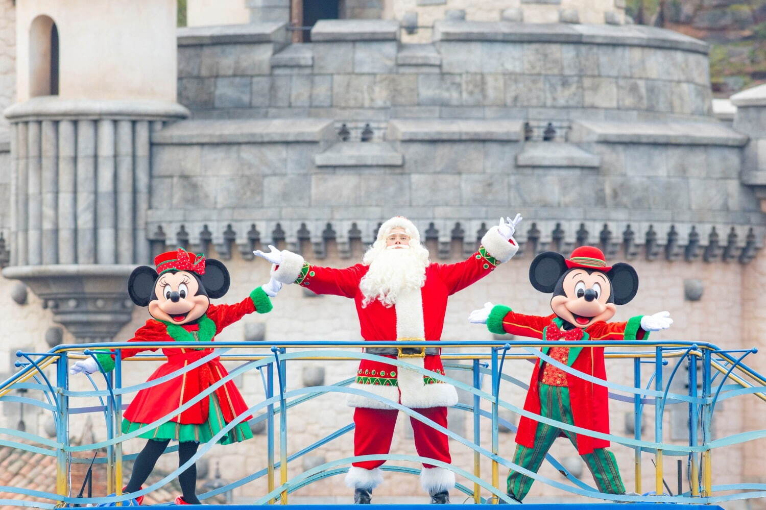 東京ディズニーリゾート ディズニー クリスマス 3年ぶりに開催 パレードやスペシャルグッズ メニュー ファッションプレス