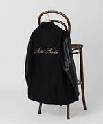 ブルックス ブラザーズのエディフィス別注“オールブラック”スタジャン、ゴールドの刺繍入りモデルも｜写真6