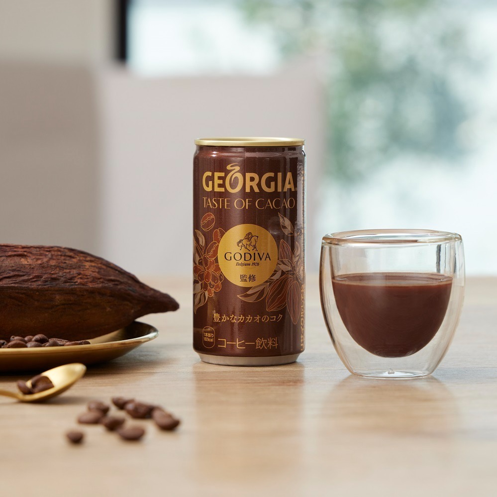 ゴディバ ジョージアのコラボ缶コーヒー 芳醇なカカオ ほろ苦い焙煎コーヒーの 大人の味わい ファッションプレス