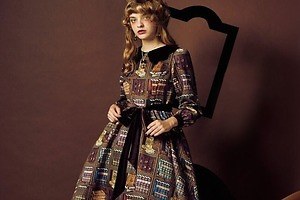 Q-pot. Dress新作“チョコレートの本棚”柄ワンピース、ベロア素材のベルト付き