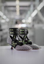 写真3/12|「ディオール 62-22」パンプス、“ミモザ”の花が咲く 写真3/12|「ディオール 62-22」パンプス、“ミモザ”の花が咲く