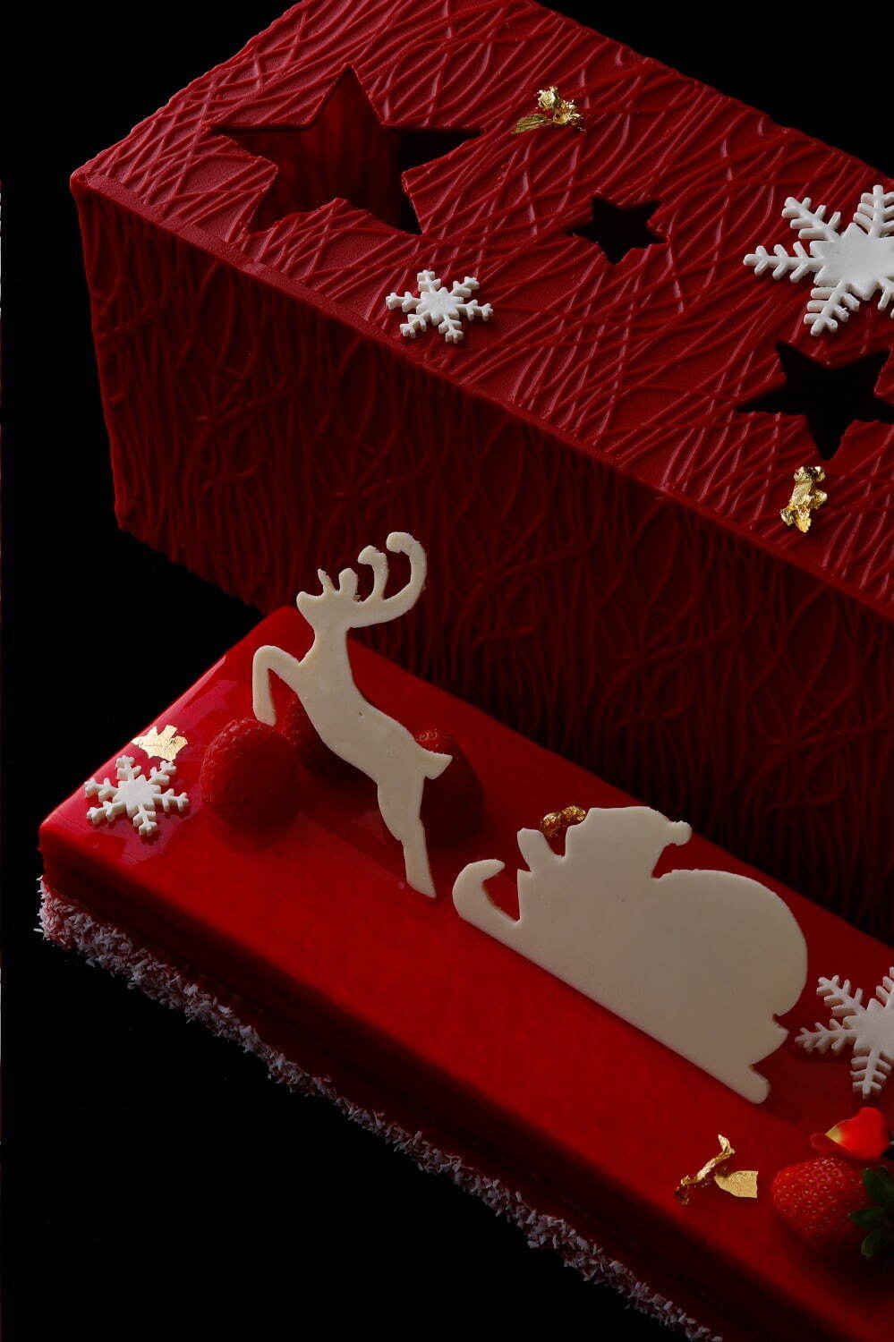 パレスホテル東京のクリスマスケーキ2022、“チョコBOX付き”深紅のベリーケーキ＆雪山モンブラン｜写真3