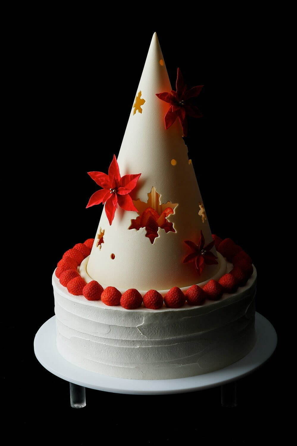 パレスホテル東京のクリスマスケーキ2022、“チョコBOX付き”深紅のベリーケーキ＆雪山モンブラン｜写真1