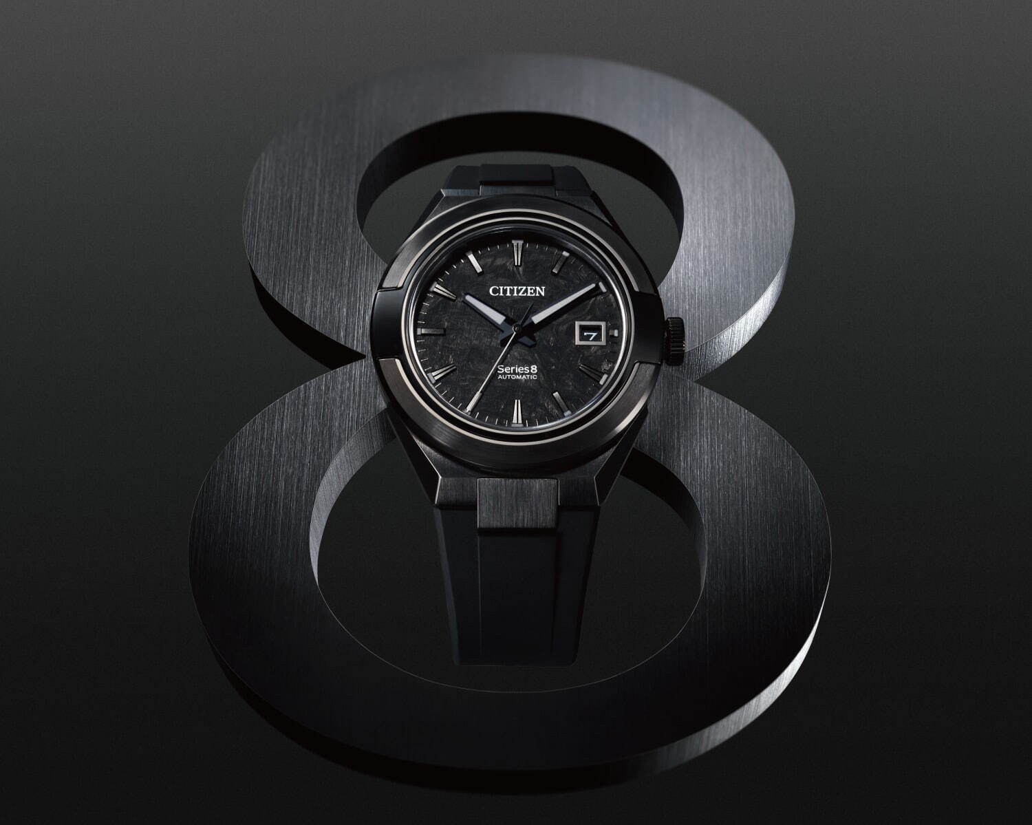 シチズン シリーズエイト“オールブラック”の限定腕時計、初のシースルーバック採用｜写真1