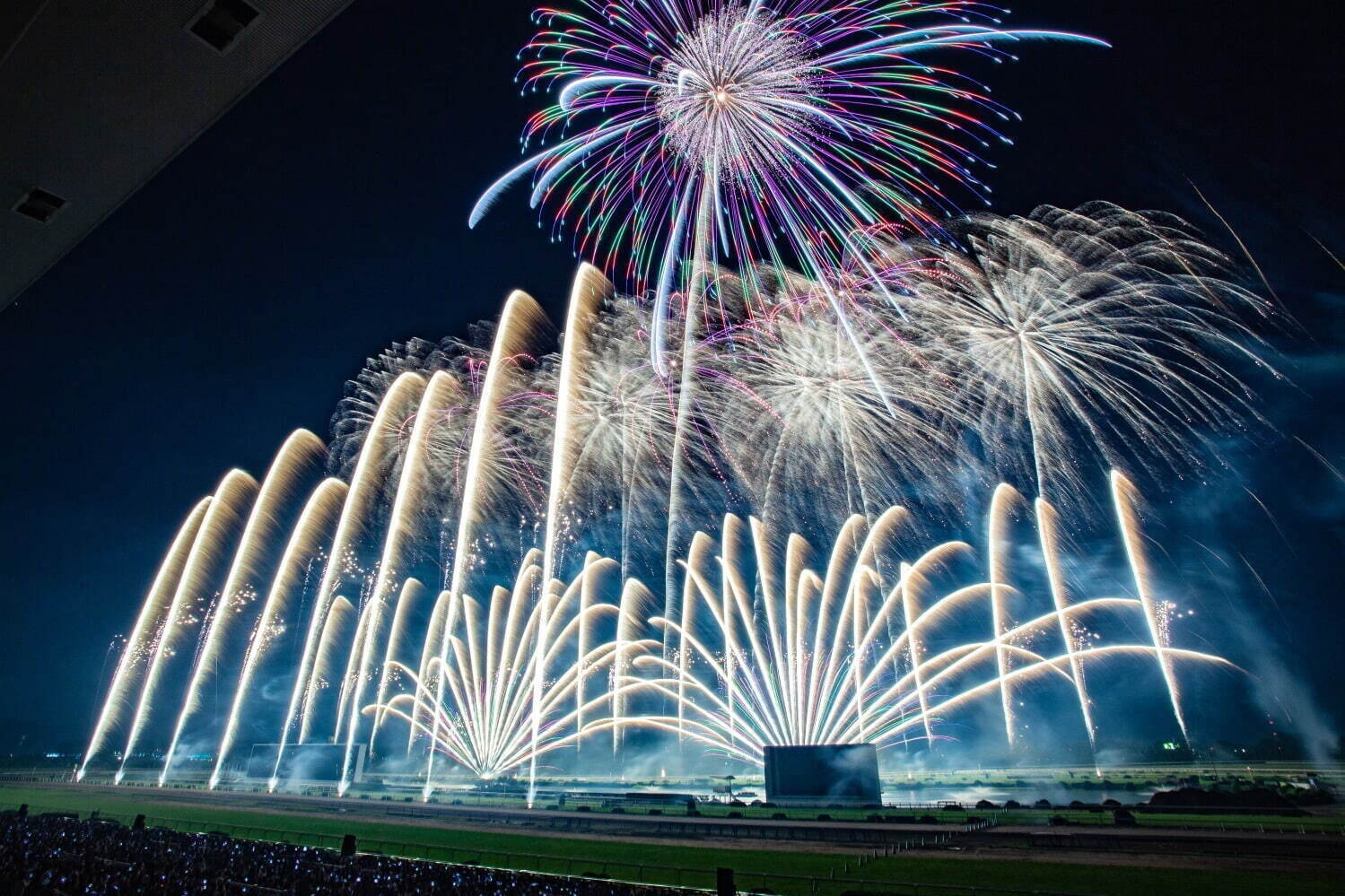 「大阪湾りんくう芸術花火2022」音楽とシンクロした花火大会、りんくう公園マーブルビーチで｜写真1