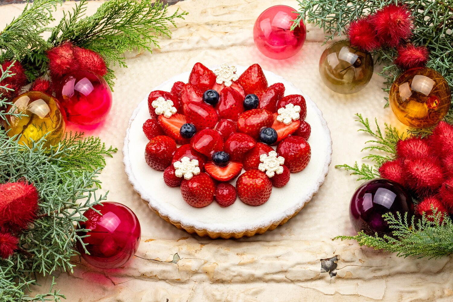 キル フェ ボン22年クリスマスケーキ、“苺＆シャインマスカット”たっぷりのツリー型タルト｜写真3