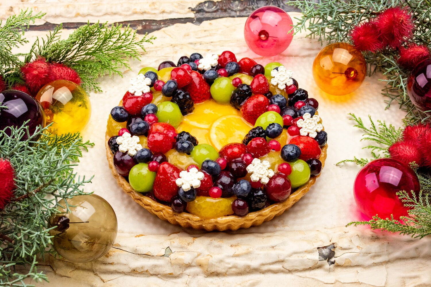 キル フェ ボン22年クリスマスケーキ、“苺＆シャインマスカット”たっぷりのツリー型タルト｜写真4