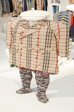 アンリアレイジ(ANREALAGE)、2010-2011年秋冬コレクション｜写真5